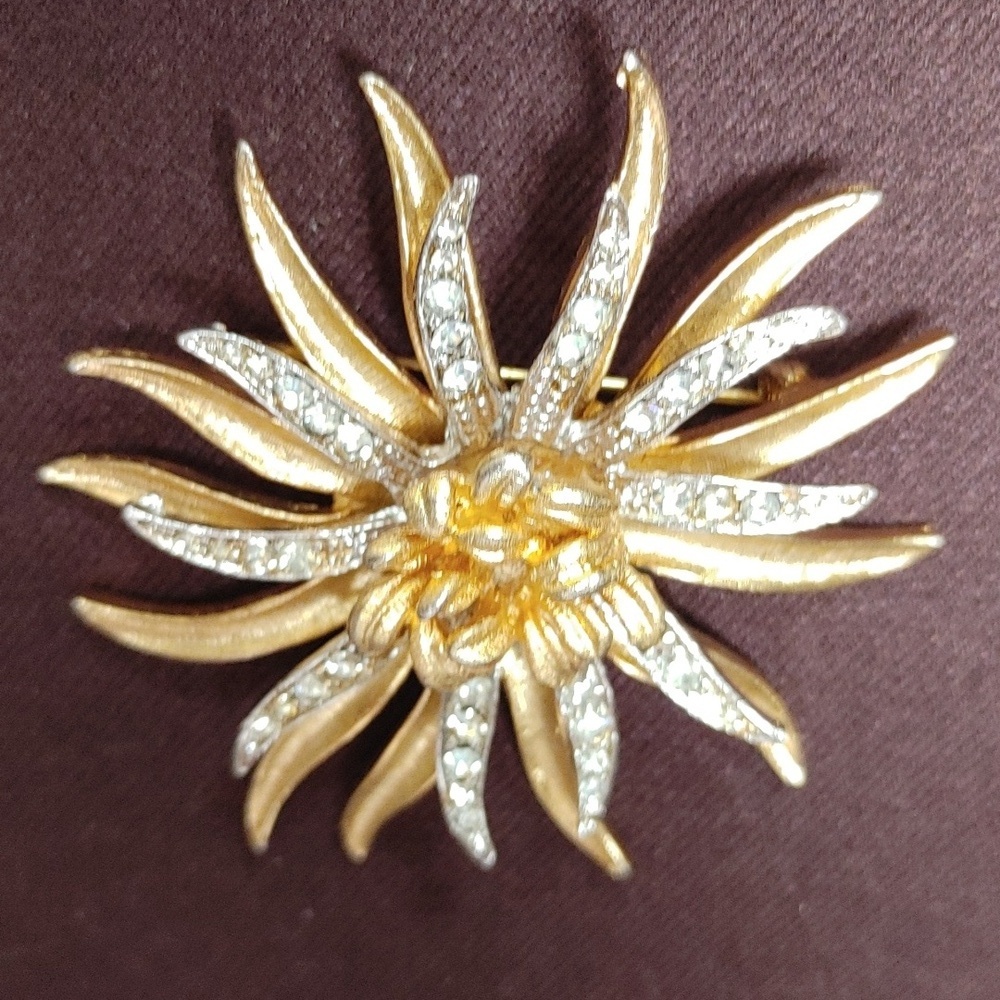 VTG Coro Elegant Gold and Silver Floral Brooch - Picture 5 of 9